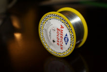 Cargar imagen en el visor de la galería, 60/40 Tin/Lead Flux 2.0% 1mm rosin flux solder wire Roll (100 gms)