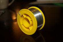 Cargar imagen en el visor de la galería, 60/40 Tin/Lead Flux 2.0% 1mm rosin flux solder wire Roll (100 gms)
